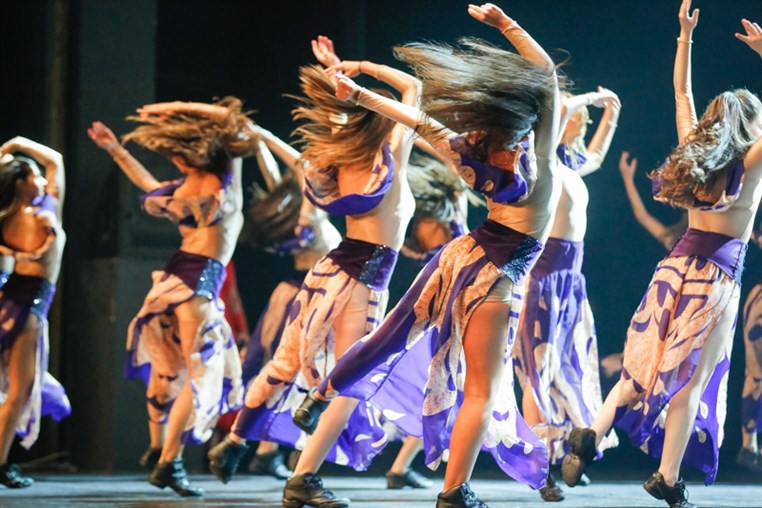 Tribe Dance Hold Your Dream 